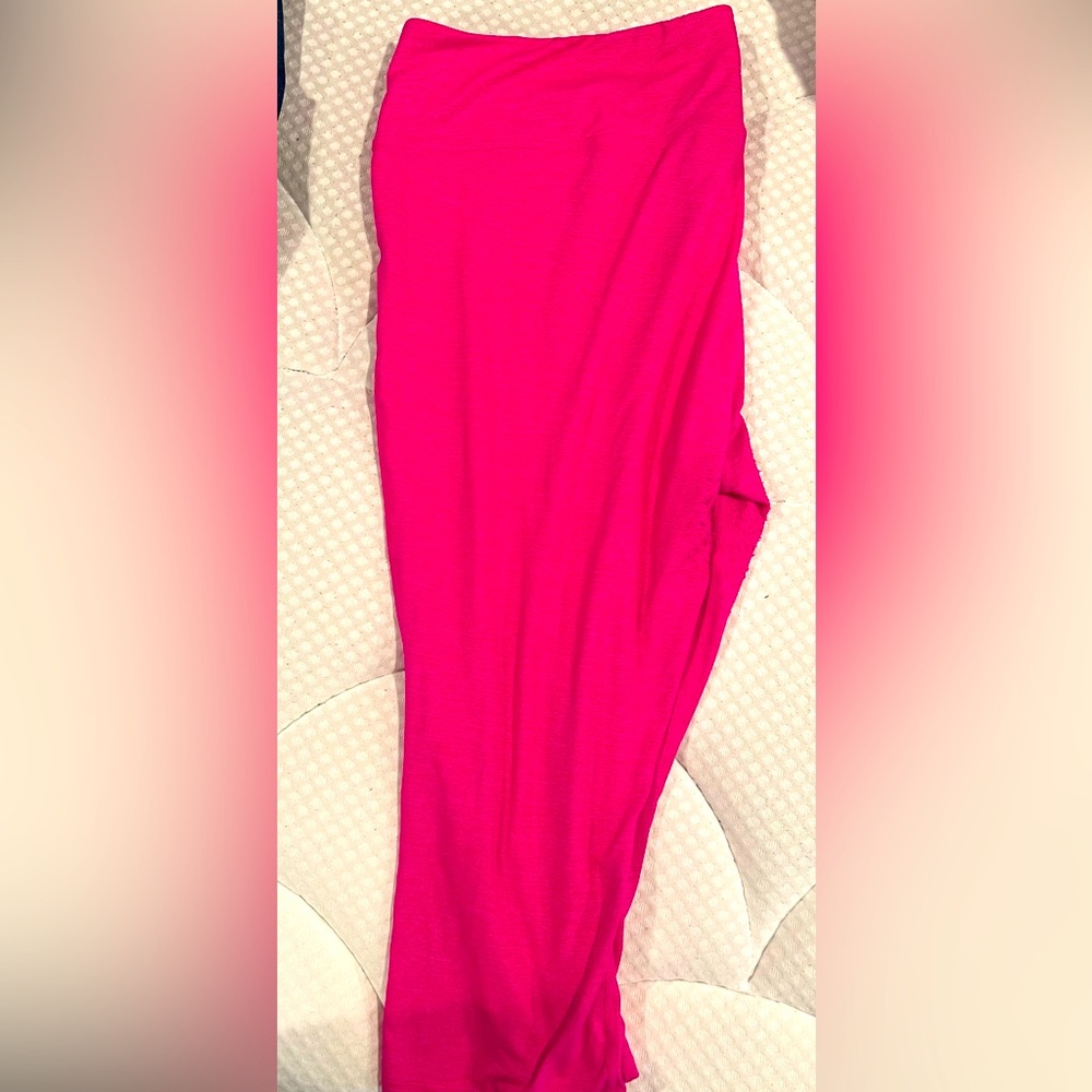 Athleta leggings 3/4 length. Size 2x. Lightly worn in great shape.